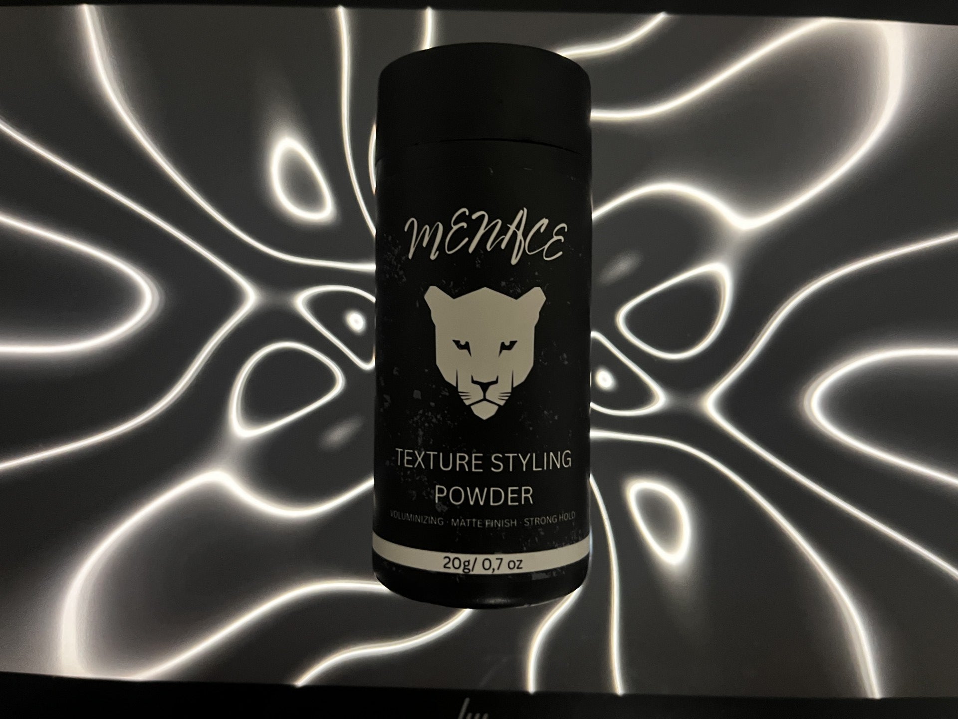 MENACE Hairstyling Pulver – Volumenpuder für Männer | Starker Halt, Mattes Finish